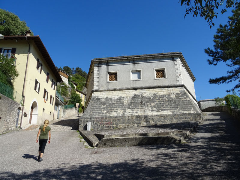 Giro del Monteghello -  sentiero F1 (Rovereto)